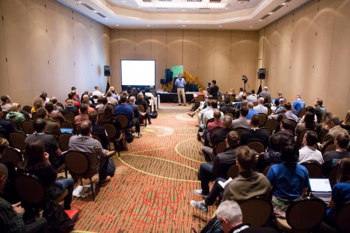 A packed room of FinCon attendees at a Roundtable.