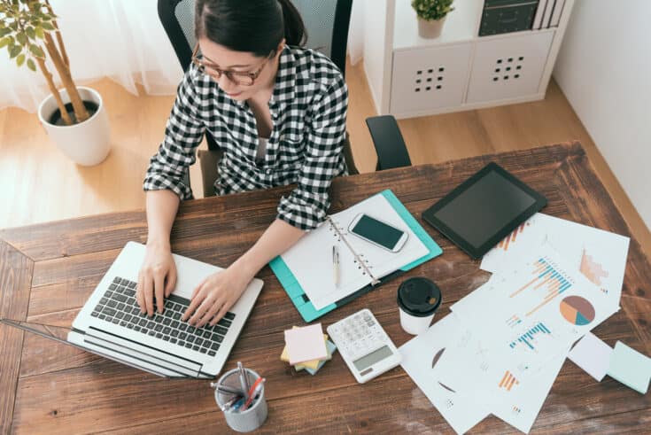 Women at her desk typing on her laptop to learn about PageRank and why links are so important