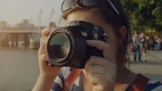 female traveler taking a photo with a dslr camera