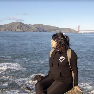 ivonne in front of the golden gate bridge